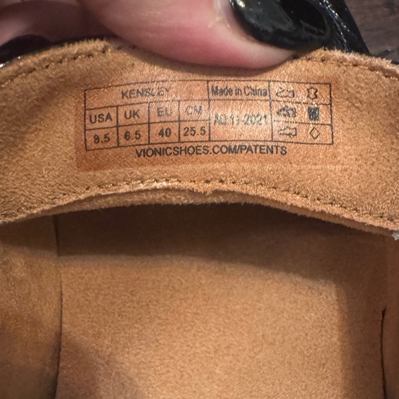 Vionic black patent leather classic preppy 90’s penny loafer size 8.5 - Picture 4 of 9